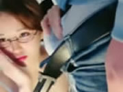 黑絲眼鏡艷婦開檔黑絲站立抽插猛操上位騎坐自己動